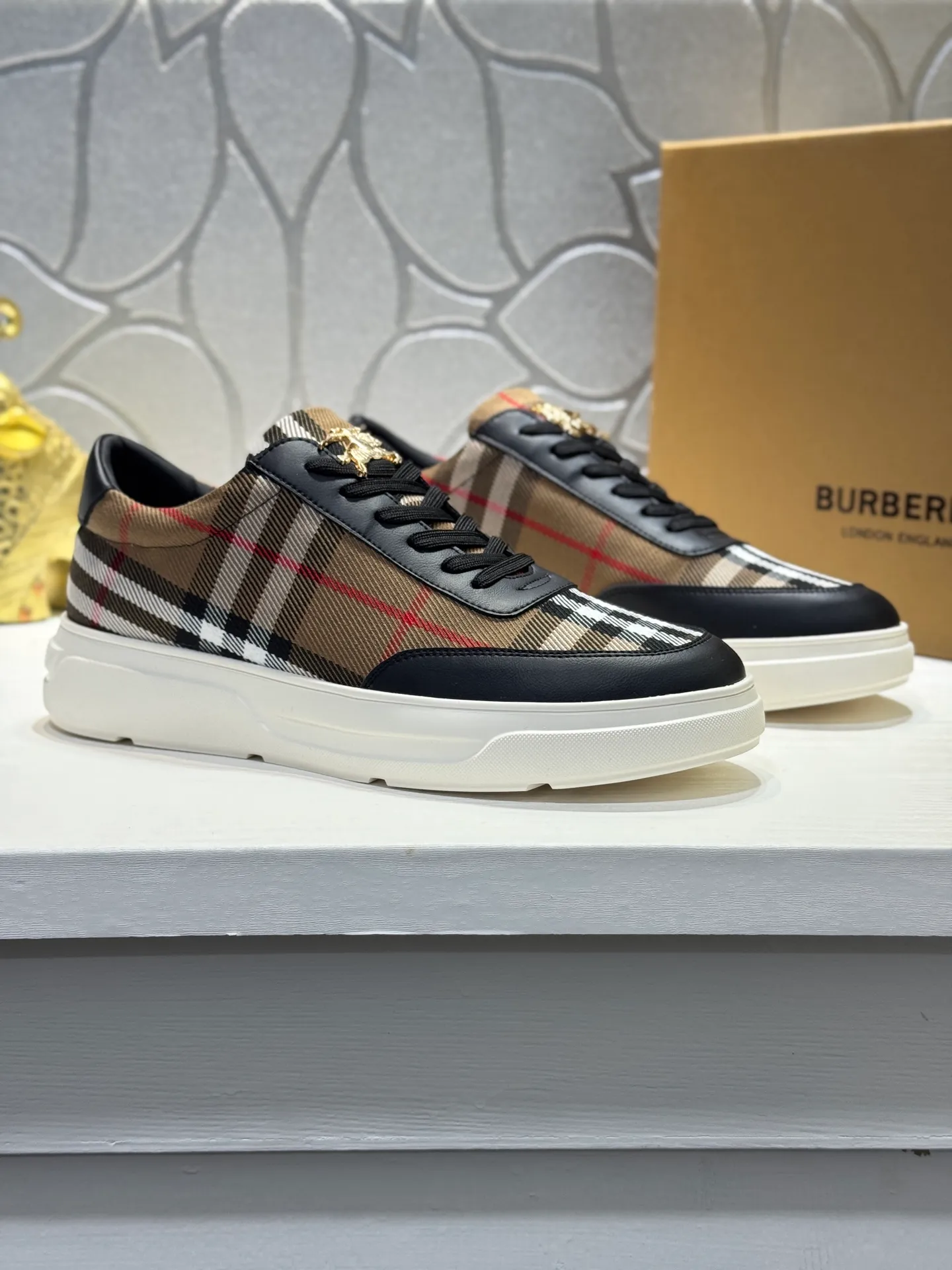 Men's Men's Shoes 💰420 [New Style] 🦑🦑BURBERRY◾▫️The new Burberry men's classic low-top sneakers are reinterpreted with Vintage retro plaid cotton and cowhide material, and are decorated with a new brand logo. Genuine leather lining, wear-resistant and non-slip rubber outsole! Available in multiple colors, a must-have for men. Size: 38-44 (45 customized